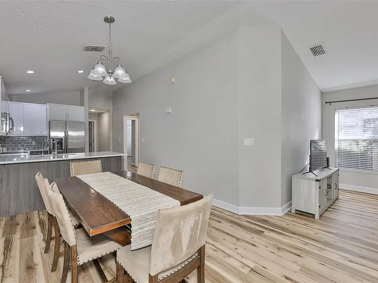 2331 W Chestnut St — Photo 10