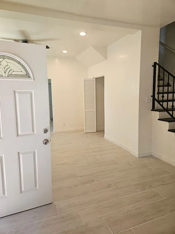 3 bed, 2.0 bath, 1400 sqft, $3,500 — Photo 3