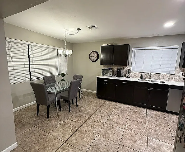 1715 E Miles St — Photo 4
