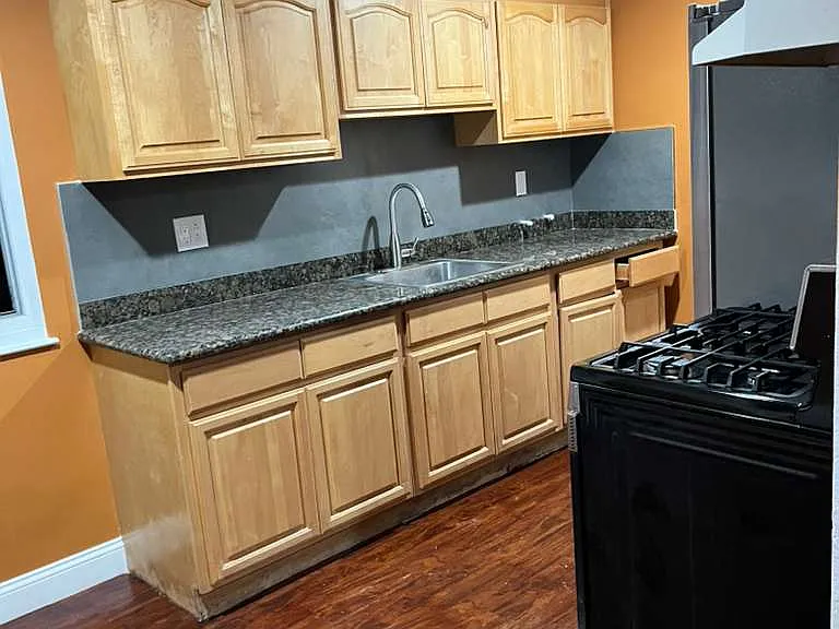121 Graham Ave #1 — Photo 4