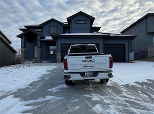 19807 Willow St, Gretna, NE 68028