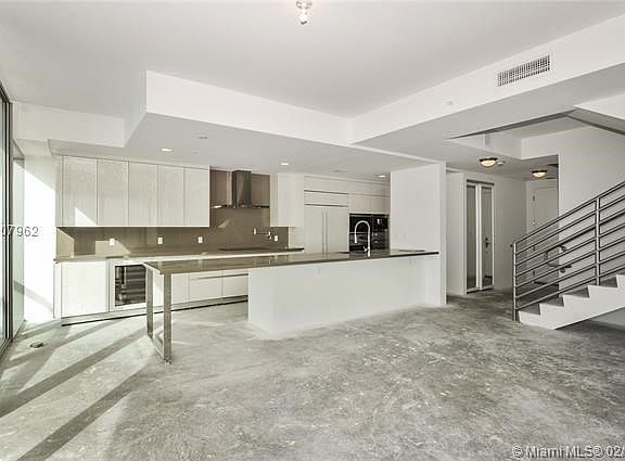 4th image of 17475 Collins Ave Unit 302