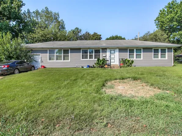 2568 Dorwood Dr, Saint Louis, MO 63136