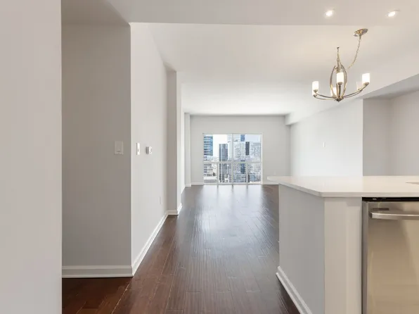 555 Church St APT 2400, Nashville, TN 37219