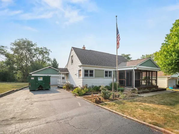 1N110 Pleasant Hill Rd, Winfield, IL 60190