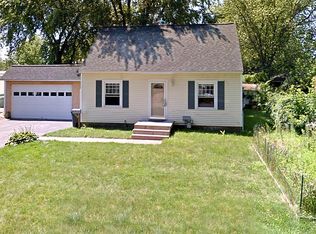 8 Iroquois Ave, Essex Junction, VT 05452