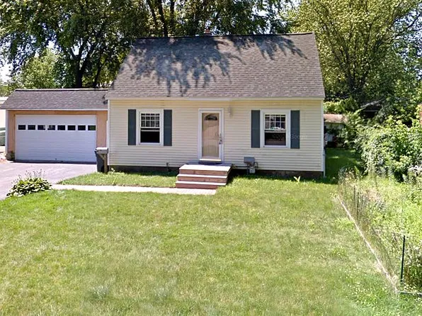 8 Iroquois Ave, Essex Junction, VT 05452