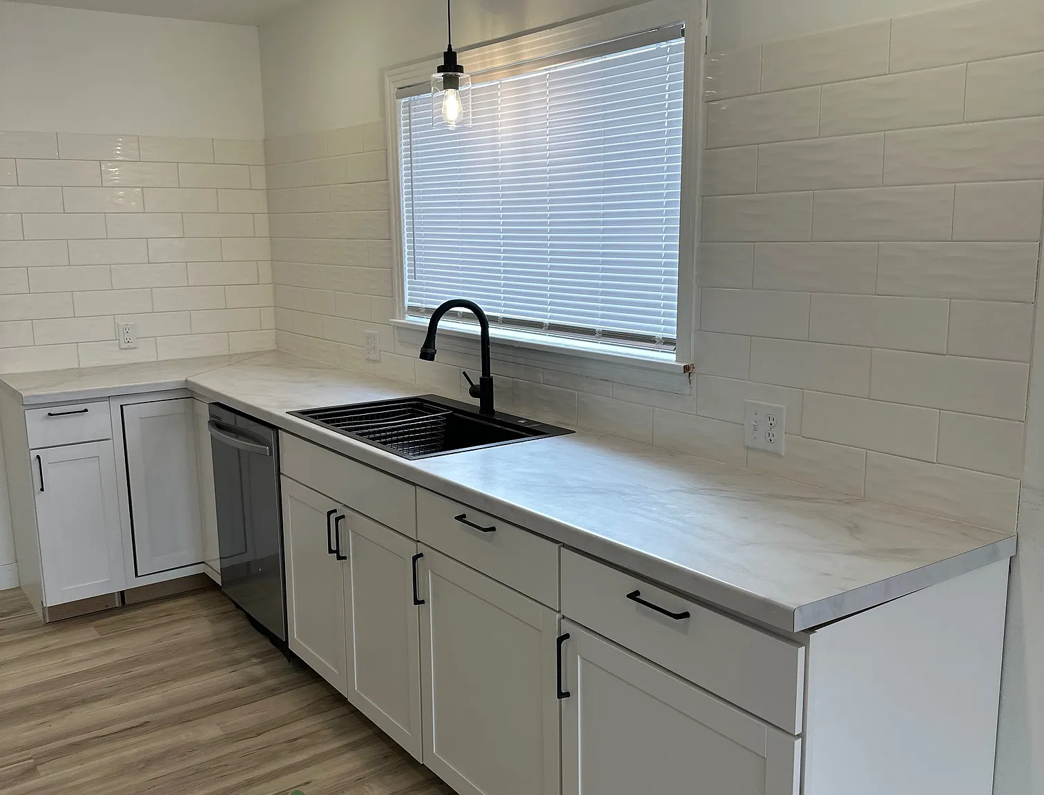 3 bed, 1406 sqft, $1,635 — Photo 2
