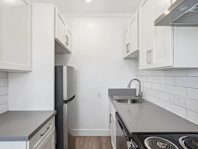 174 41st Street — Photo 17