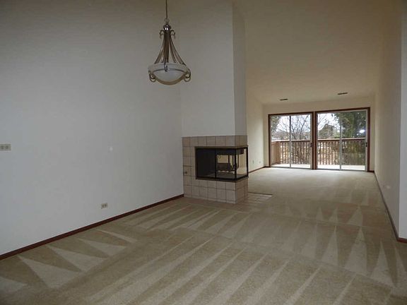 5th image of 576 Canterbury Dr
