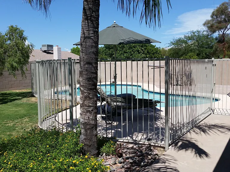 2614 E Sahuaro Dr — Photo 2