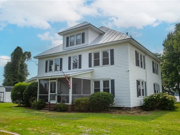 253 Old Camp Ln, Deltaville, VA 23043
