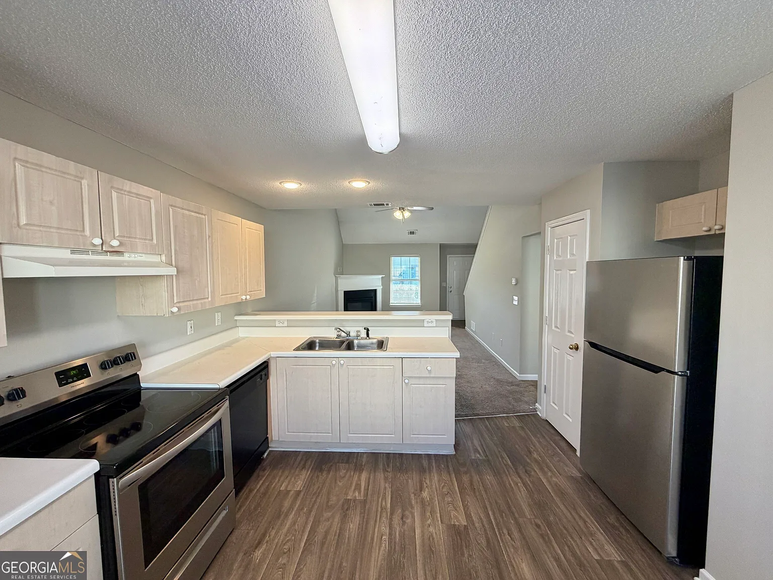 2 bed, 2.5 bath, 1223 sqft, $1,595 — Photo 4