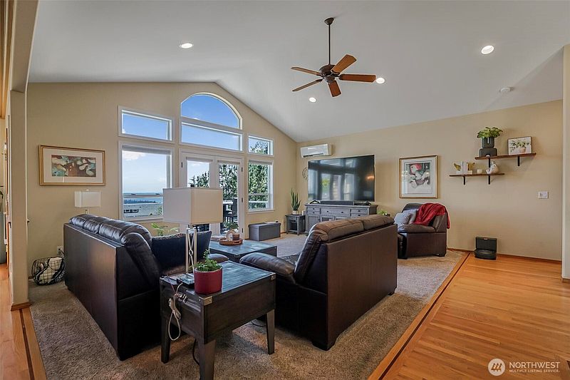 4th image of 108 Glacier Peak Drive