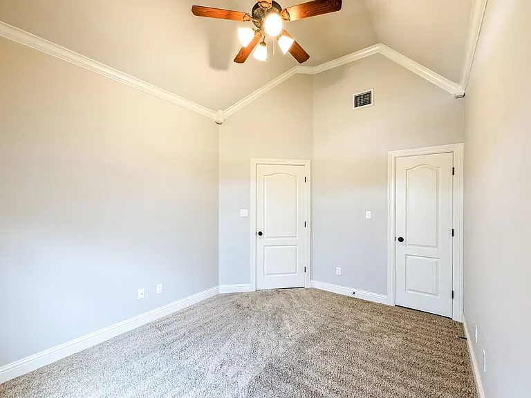 220 Ixworth Ave — Photo 11
