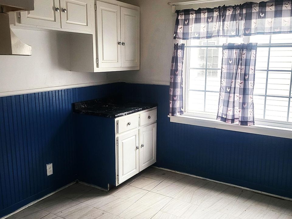 1st image of 25 Wright Ave