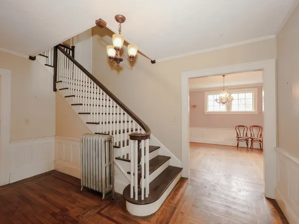 8 Crescent Hts, Fitchburg, MA 01420