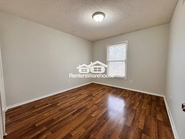 830 Hartford Ave — Photo 8