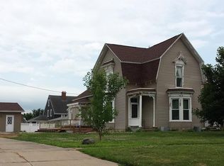 212 W 11th St, Vinton, IA 52349