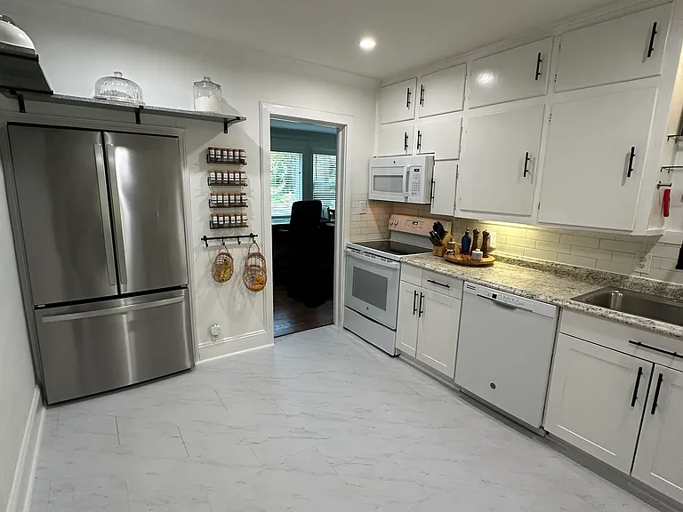 2200 Laburnum Ave — Photo 11