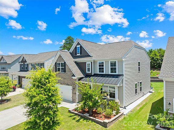 3rd image of 923 Wood Apple Ln