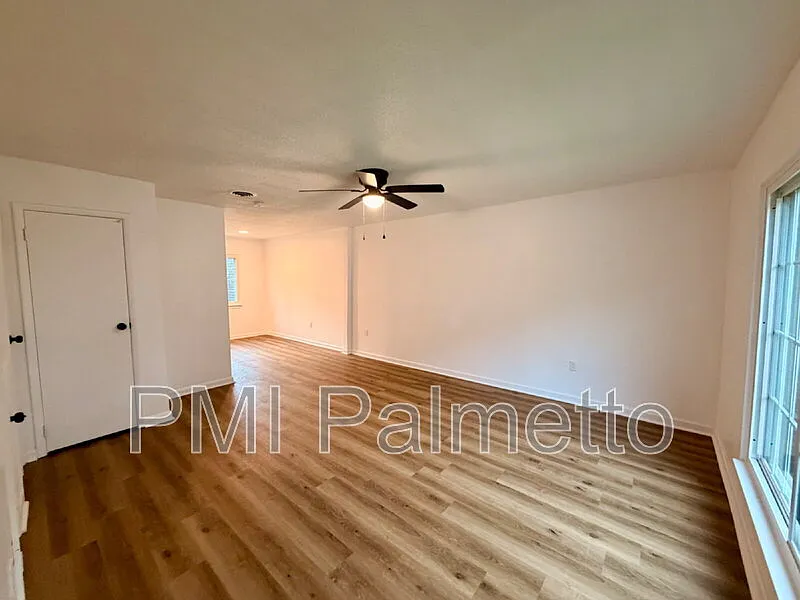 2 bed, 1.5 bath, 1200 sqft, $1,200 — Photo 3