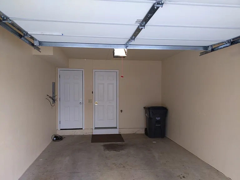 547 single stall garage space