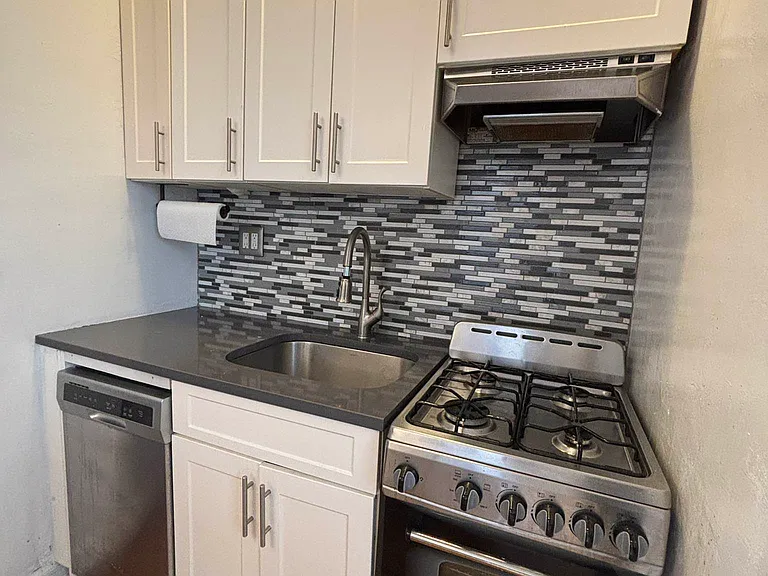133 W 71st St #6D — Photo 5