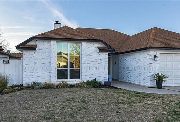 2nd image of 2707 Larkspur Dr