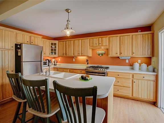 3rd image of 96 Butternut Ln