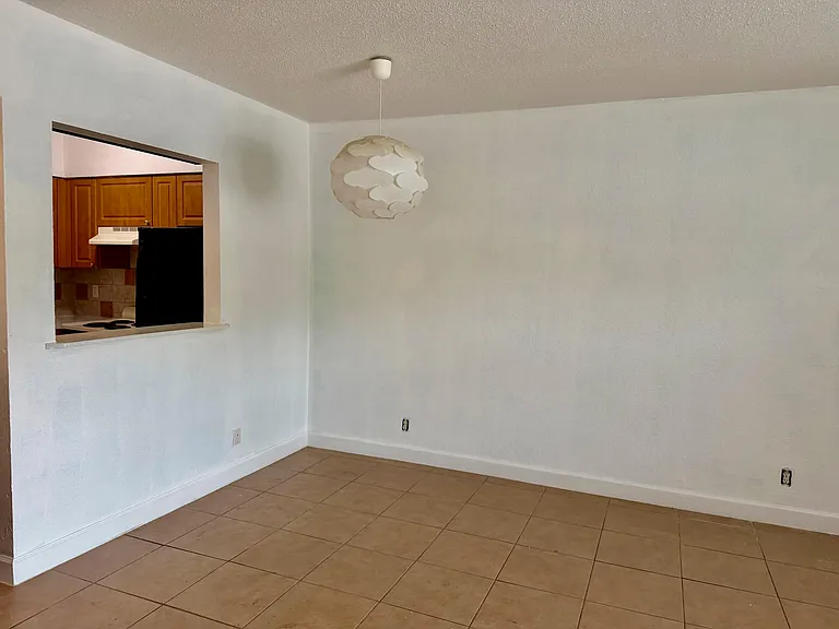 2607 NE 8th Ave #3 — Photo 7