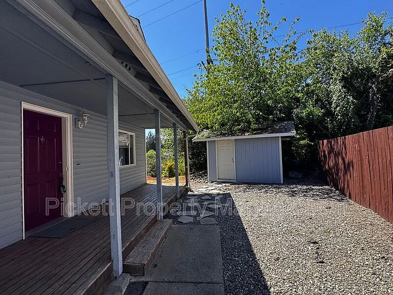 600 NE Flagstone Ln — Photo 19