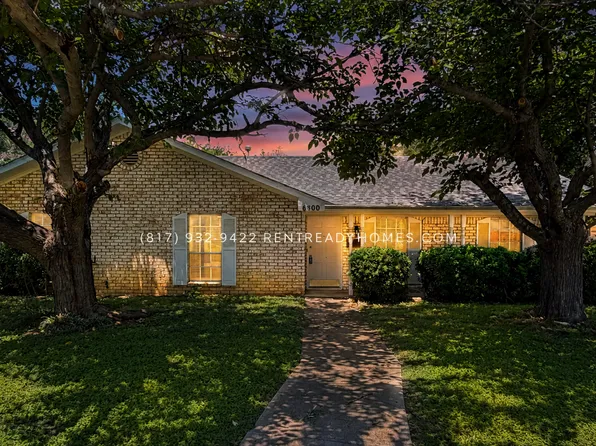 6300 Wheaton Dr, Fort Worth, TX 76133