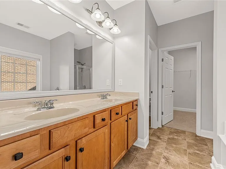 3329 Rosecliff Trce — Photo 32