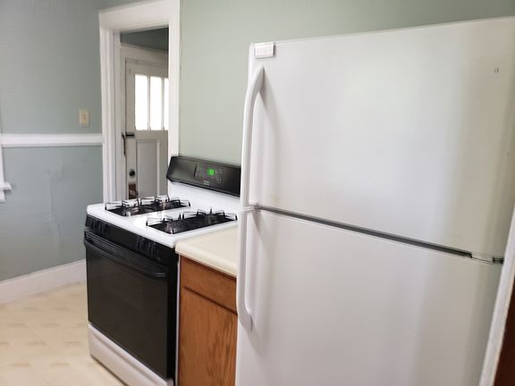3rd image of 2801 Marshall Ave