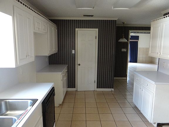 3rd image of 9345 Mapes St