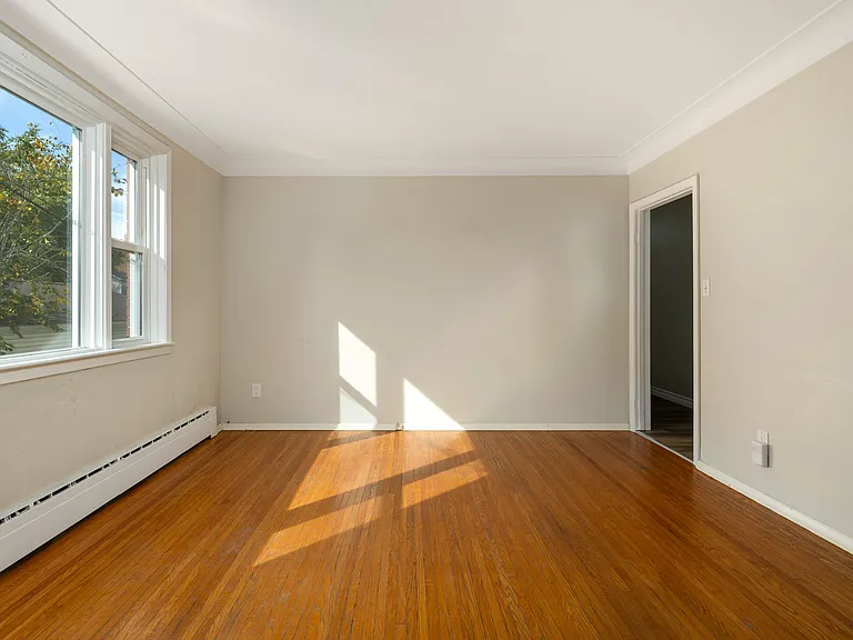 261 College St — Photo 23