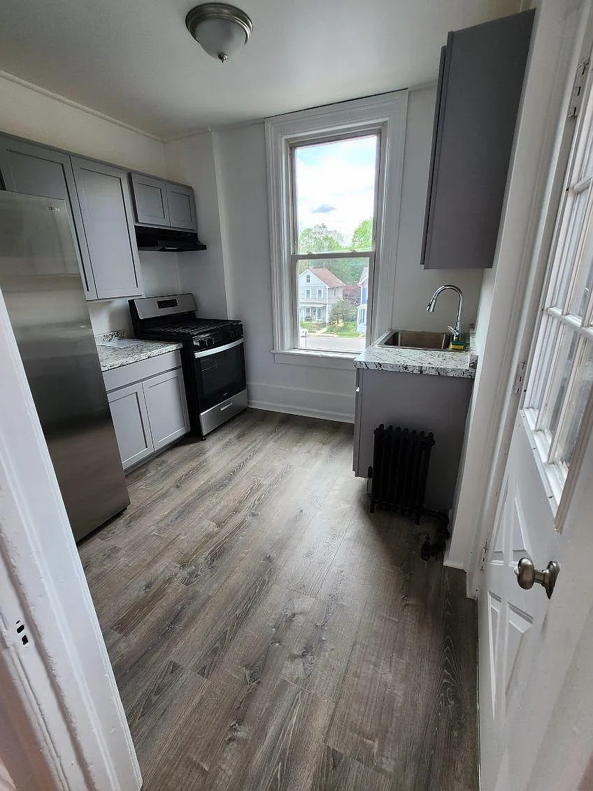 2 bed, 470 sqft, $2,050 — Photo 3