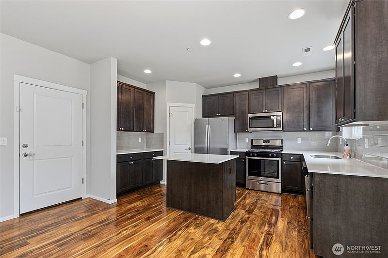 5th image of 2906 S 135th Street