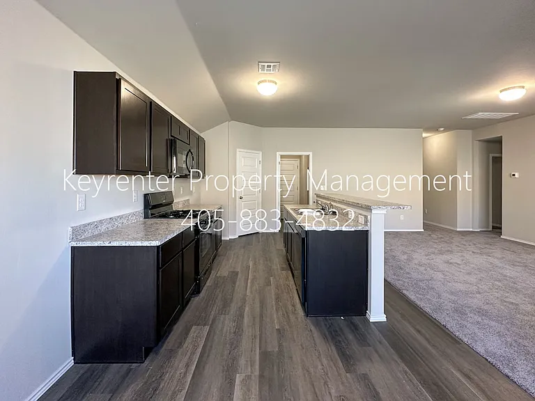 11713 NW 95th St — Photo 7