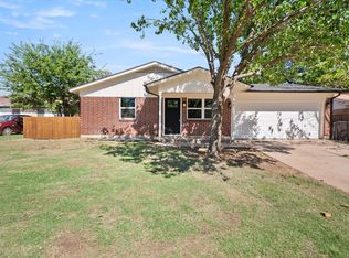 233 NE Murphy Rd, Burleson, TX 76028