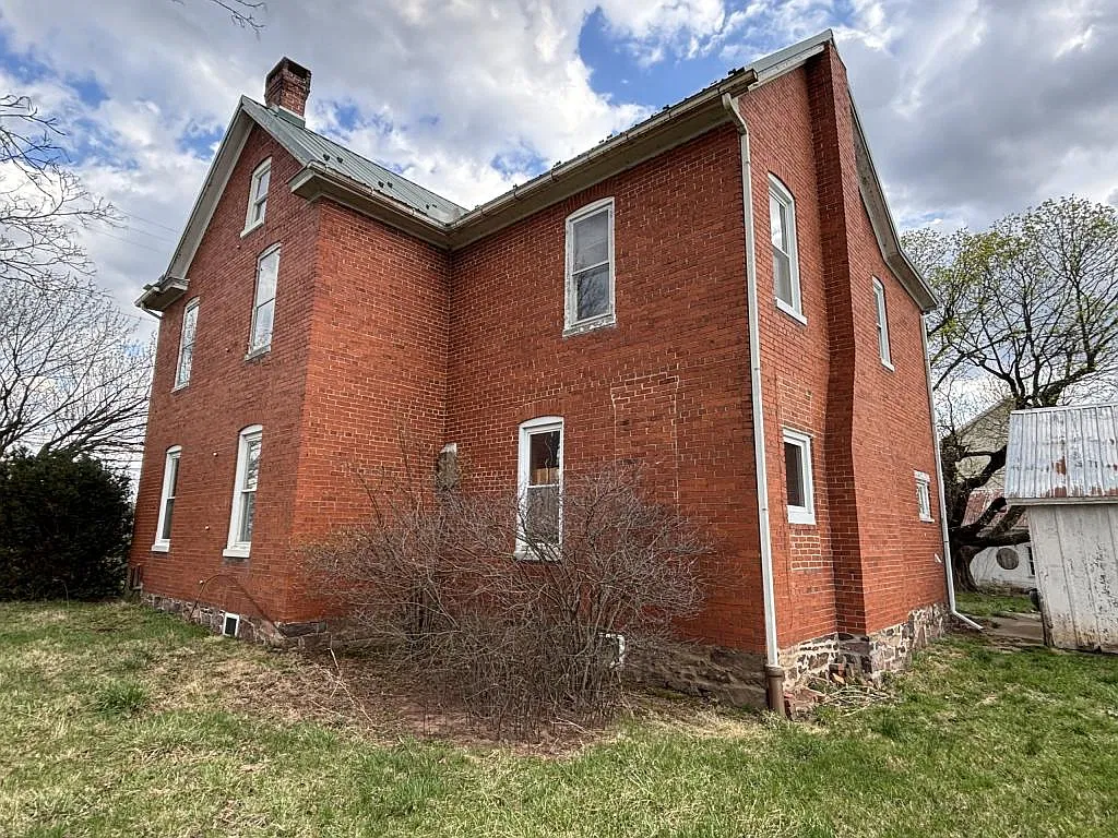 1650 Old Harrisburg Rd — Photo 3