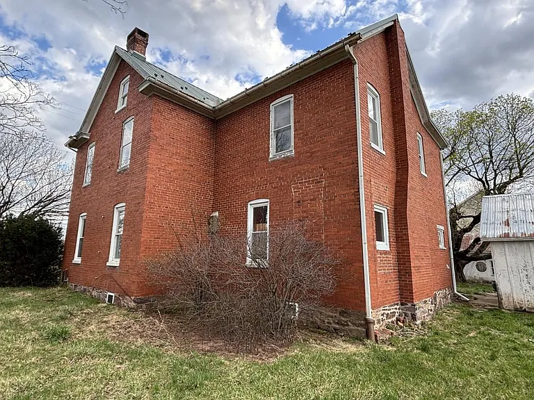 1650 Old Harrisburg Rd — Photo 3