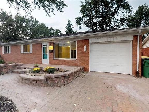 2nd image of 1717 Desoto Ln