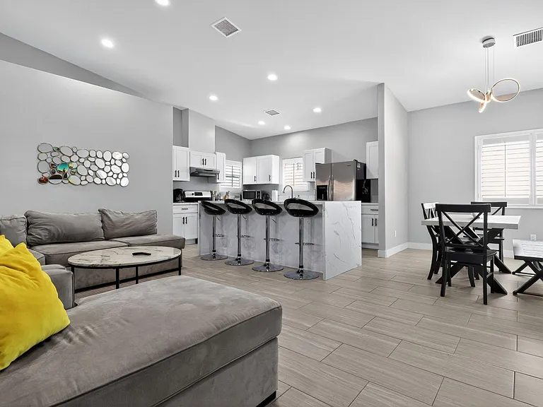 2120 W Nicola Rd — Photo 5