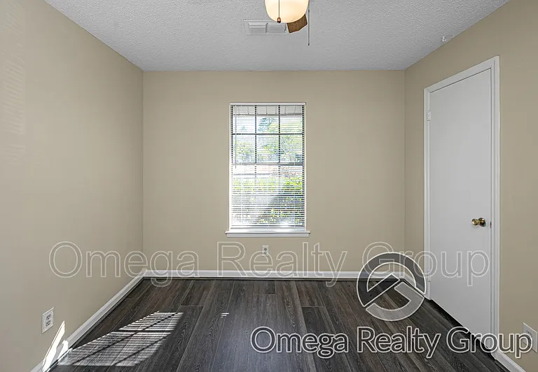 5827 Darien Dr — Photo 22
