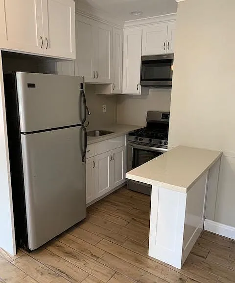 302 S Horne St #5 — Photo 2