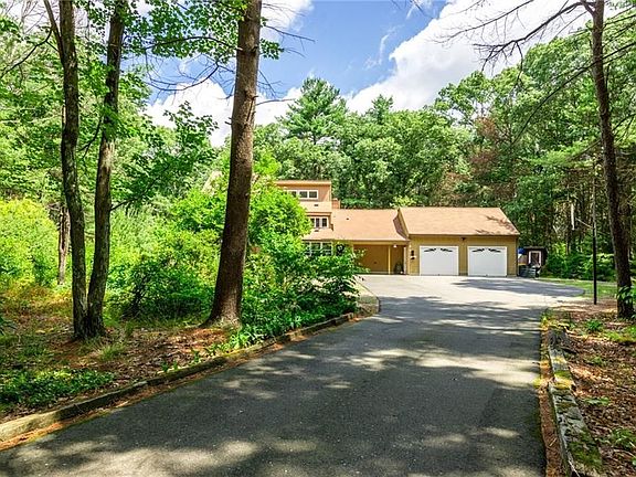 4th image of 105 Maureen Cir
