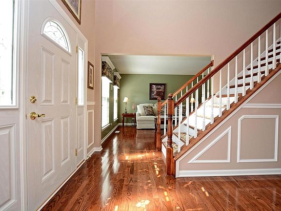 3rd image of 2388 Glenford Dr