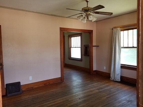 4th image of 503 W 7th St